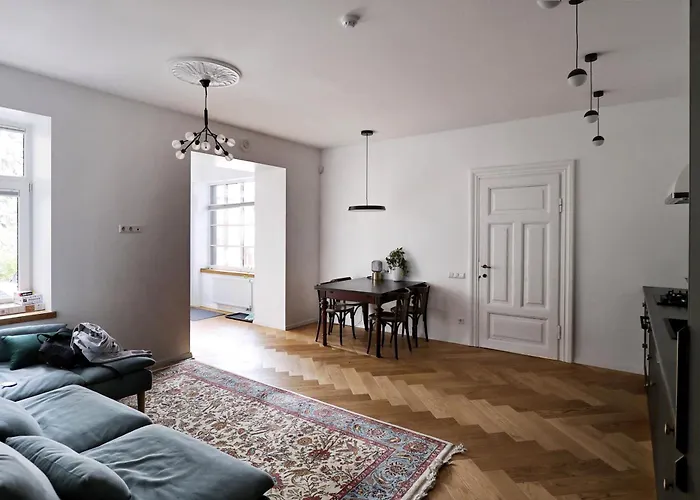 New! Warm And Cosy Apartment With Private Entrance And Parking In A City Center