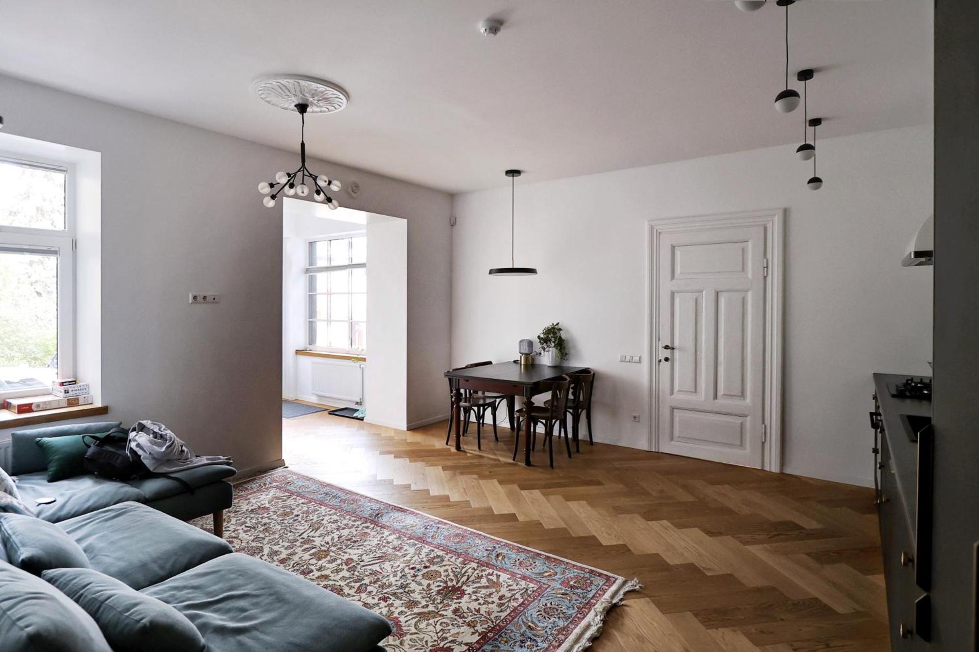New! Warm And Cosy With Private Entrance And Parking In A Center *